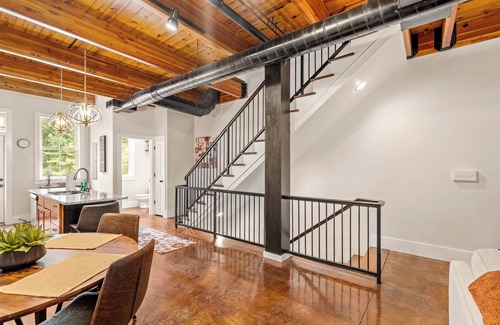 Habersham Condominio | NEW LISTING in the Heart of Sought-After Habersham, Sleeps 5
