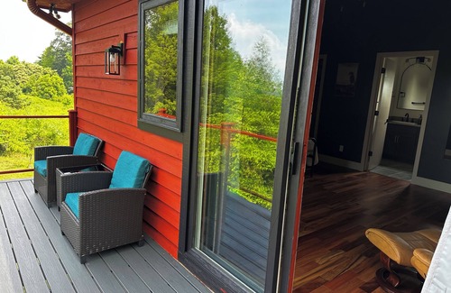 Traverse City Casa | New Listing! Incredible Views Home on Old Mission Peninsula