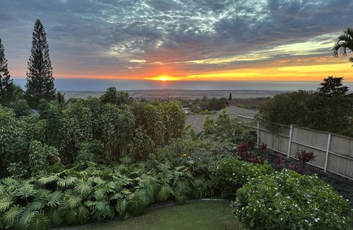 Kona Palisades Casa | NEW LISTING Kailua-Kona 3-bedroom, 2-bath single-family home Ocean & Sunset View