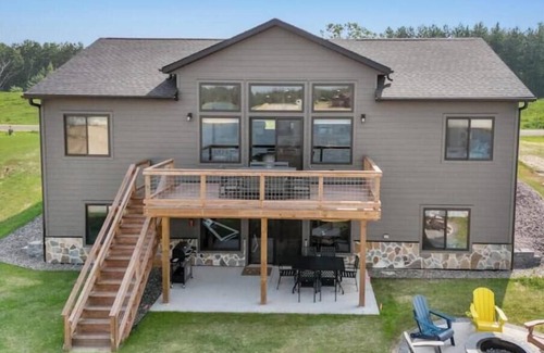 New Lisbon Casa | New Listing Lakeside Beach Sleeps 15+ Pet friendly Firepit, Grill, Kayaks, Games