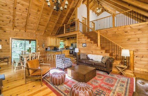 Dahlonega Cabina | New Listing! Lakeview Retreat-3-Bed/3-Bath/HotTub/Ping-Pong/Lake!