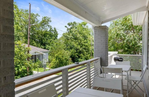 Pittsburgh Casa | New Listing Large Home Near Mercedes Benz Stadium Sleeps 12 Coffee BBQ AC Parking