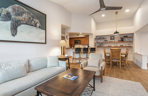 Edwards Condominio | New Listing! Located in Edwards close proximity to shops and restaurants!