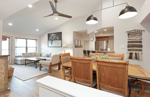 Edwards Condominio | New Listing! Located in Edwards close proximity to shops and restaurants!