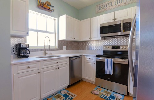 New Smyrna Beach Condominio | * Nuevo listado * Condominio de lujo en el patio! A pie de playa / restaurantes / tiendas. Wi-Fi gratis