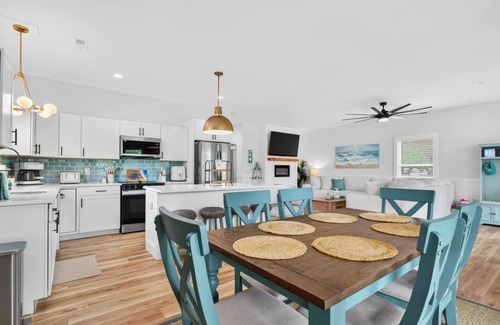Tranquil Harbour Casa | New Listing Luxury House 5 Min Walk to Beach