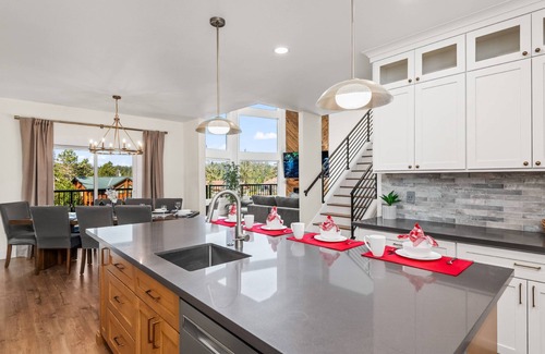 Dunes City Casa | New Listing! Luxury 6 bedroom, 5 bath lake home with hot tub, sauna. dock and lake access
