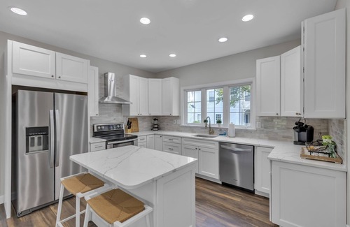 Saint Albans Casa | NEW LISTING! Luxury Golf Retreat with HOT TUB Near Dreamy Wedding Venues by RedAwning