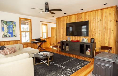 Creede Casa | New Listing! Luxury Victorian-Style Home-Gourmet Kitchen-Amazing Views-AC
