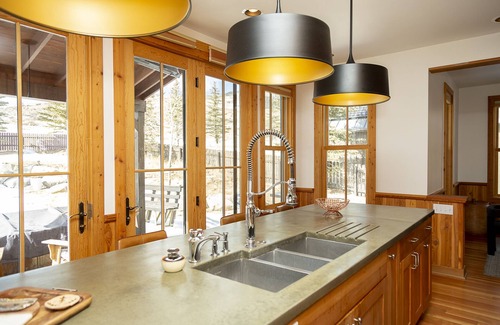 Creede Casa | New Listing! Luxury Victorian-Style Home-Gourmet Kitchen-Amazing Views-AC