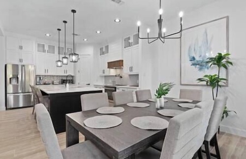 Walden on Lake Conroe Casa | New Listing* Modern Lake Conroe Oasis Pool Access, Near Golf, New Listing Modern Lake Conroe Oasis