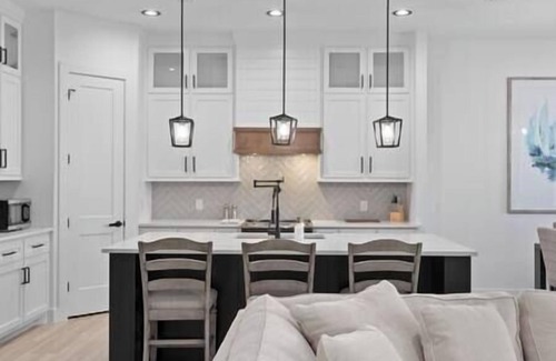 Walden on Lake Conroe Casa | New Listing* Modern Lake Conroe Oasis Pool Access, Near Golf, New Listing Modern Lake Conroe Oasis