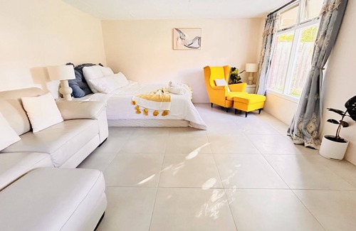Burwood East Casa | New listing:Near deakin, tram station , kmart and coles Cozy brand new studio