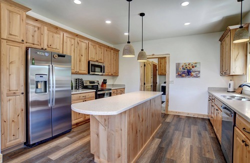 South Fork Casa | New Listing! Newly Constructed Mtn Cabin, EV Charger, Hot Tub, Garage