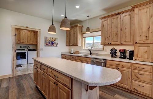 South Fork Casa | New Listing! Newly Constructed Mtn Cabin, EV Charger, Hot Tub, Garage