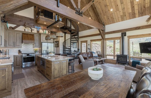 Creede Cabina | New listing! Newly constructed on 77 Acres of Solitude, Amazing Views & Hot Tub