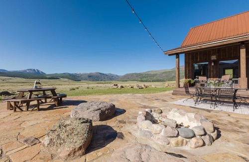 Creede Cabina | New listing! Newly constructed on 77 Acres of Solitude, Amazing Views & Hot Tub