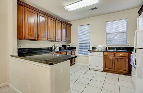Spring Branch Central Condominio | ¡¡Nuevo listado!! Condominio recién amueblado, I-10 West / Beltway 8, 4 habitaciones 2 baños, 77080