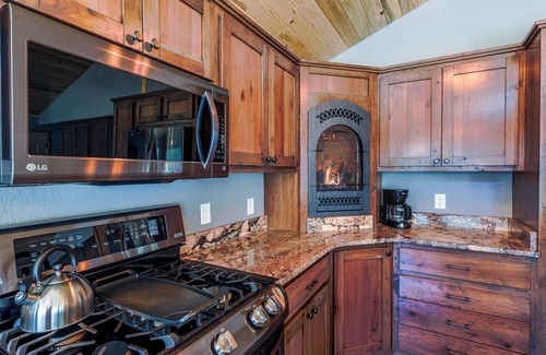 Creede Casa | New Listing! Newly Remodeled, Stunning Views, Deck, Walk to Downtown Creede