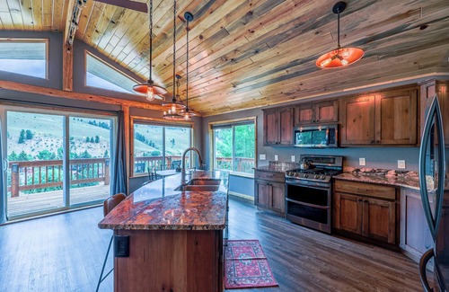 Creede Casa | New Listing! Newly Remodeled, Stunning Views, Deck, Walk to Downtown Creede