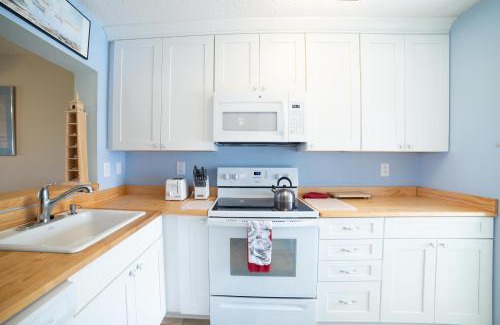 Beachwalk Casa | NEW LISTING Ocean Front 1 Bedroom - New Decks and Pool Access