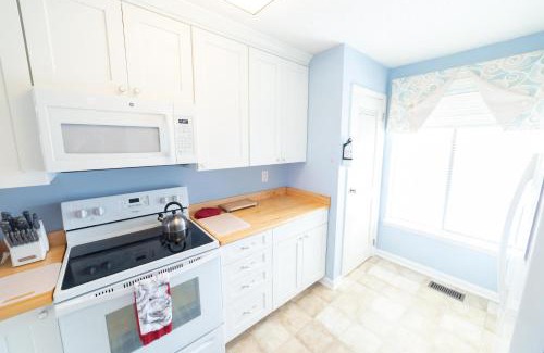 Beachwalk Casa | NEW LISTING Ocean Front 1 Bedroom - New Decks and Pool Access