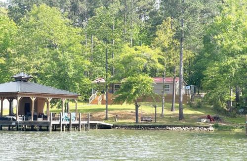 Milledgeville Casa | NEW Listing on Lake Sinclair with HOT TUB