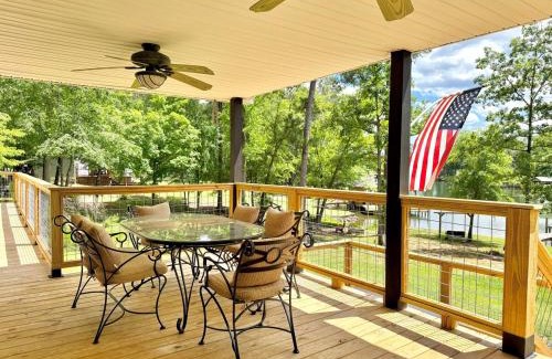 Milledgeville Casa | NEW Listing on Lake Sinclair with HOT TUB