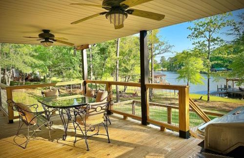 Milledgeville Casa | NEW Listing on Lake Sinclair with HOT TUB