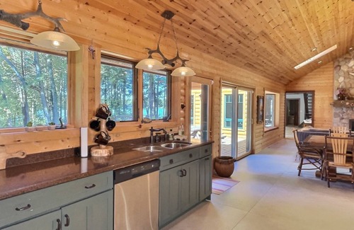 Lac du Flambeau Casa | New listing on Whitesand Lake Three bedrooms Three bathrooms
