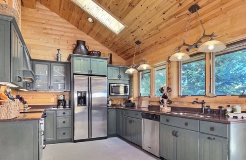 Lac du Flambeau Casa | New listing on Whitesand Lake Three bedrooms Three bathrooms