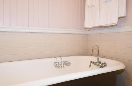 San Jacinto Casa | New Listing! Only 2 blocks to the beach, updated two-story home on East End! - Catch a Wave