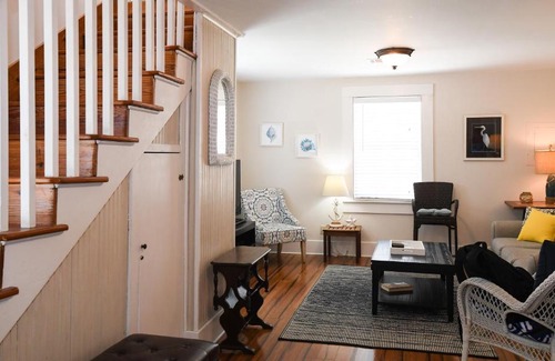 San Jacinto Casa | New Listing! Only 2 blocks to the beach, updated two-story home on East End! - Catch a Wave