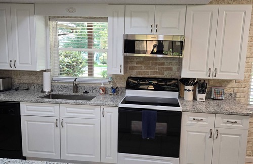 Dunnellon Casa | Pet friendly remodeled home in Rio Vista offering private Rainbow River access