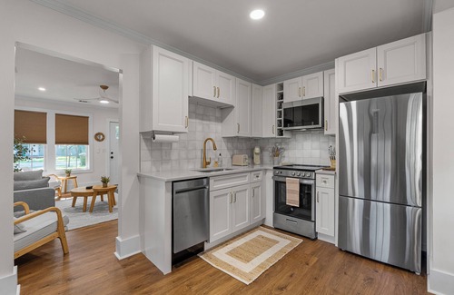 Port Royal Casa | New Listing! Pinky's Palace - Cozy Bungalow minutes from Parris Island