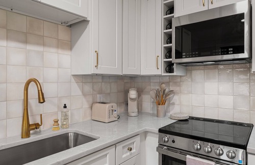 Port Royal Casa | New Listing! Pinky's Palace - Cozy Bungalow minutes from Parris Island