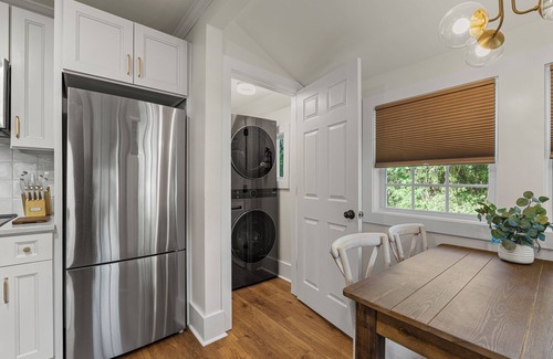 Port Royal Casa | New Listing! Pinky's Palace - Cozy Bungalow minutes from Parris Island