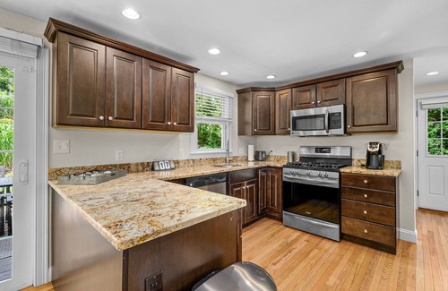 Mashpee Casa | NEW LISTING PRICED TO RENT! WALK TO PETERS POND BEACH ASSOCIATION 3BD