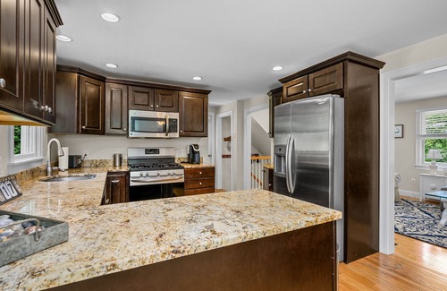 Mashpee Casa | NEW LISTING PRICED TO RENT! WALK TO PETERS POND BEACH ASSOCIATION 3BD