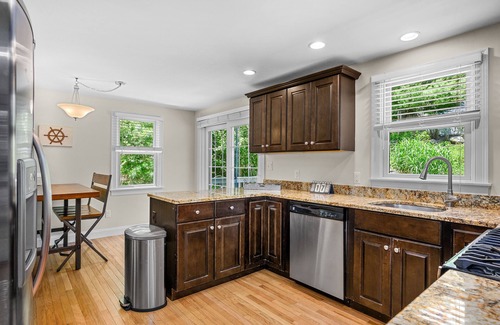 Mashpee Casa | NEW LISTING PRICED TO RENT! WALK TO PETERS POND BEACH ASSOCIATION 3BD