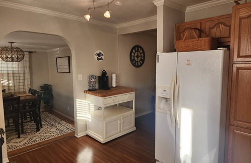 Olney Casa | New listing! Private 3 bedroom 2 bath home with BEAUTIFUL sunroom!