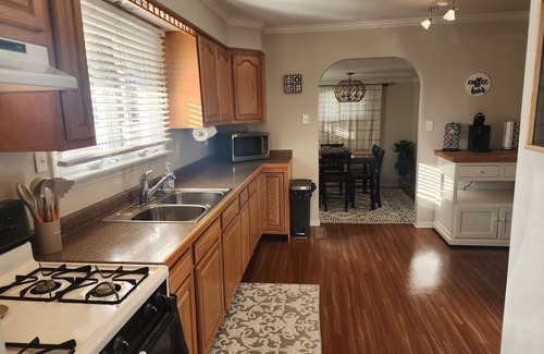 Olney Casa | New listing! Private 3 bedroom 2 bath home with BEAUTIFUL sunroom!