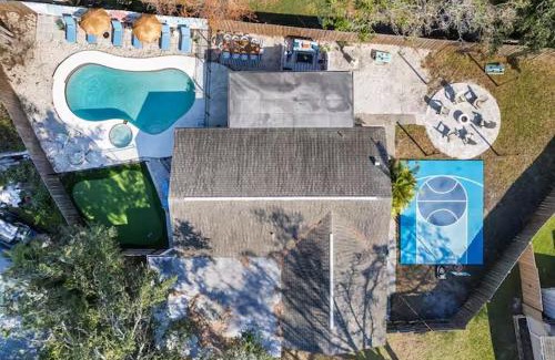 Seminole Casa | New listing promo,10 min to beach, backyard fun, Pool