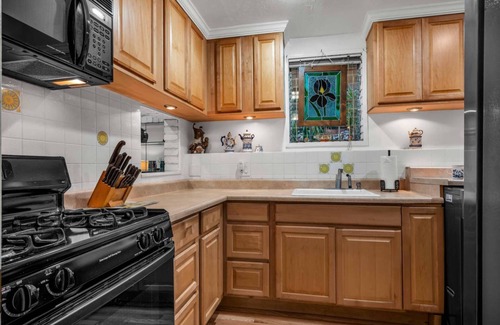 Hollywoodland Casa | New Listing Promo! Experience The Hollywood Hills Views