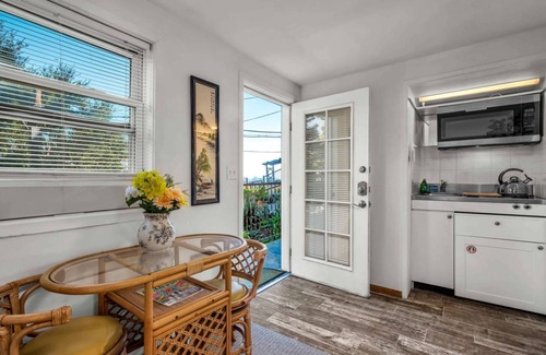 Hollywoodland Casa | New Listing Promo! Experience The Hollywood Hills Views