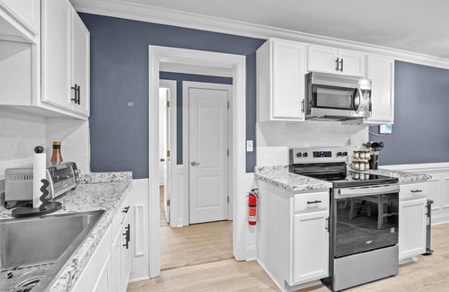 Paw Creek Casa | New listing! Queen City Landing - 2 min Airport, 10 min Uptown, minutes from I85