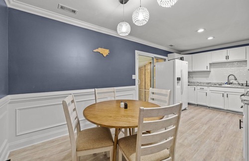 Paw Creek Casa | New listing! Queen City Landing - 2 min Airport, 10 min Uptown, minutes from I85