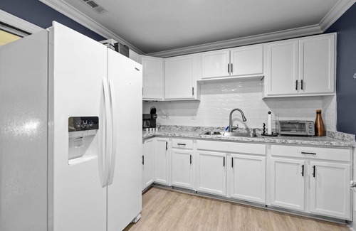 Paw Creek Casa | New listing! Queen City Landing - 2 min Airport, 10 min Uptown, minutes from I85