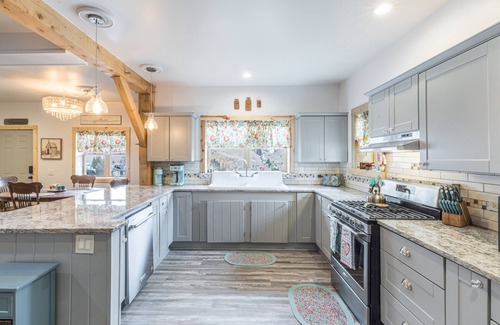 Creede Casa | New Listing! Recently Remodled - Mountain Cottage - Walk to Downtown Creede