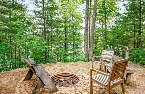 Lac du Flambeau Casa | New listing! Rustic retreat in the woods w/ wood-burning fireplace & large deck!